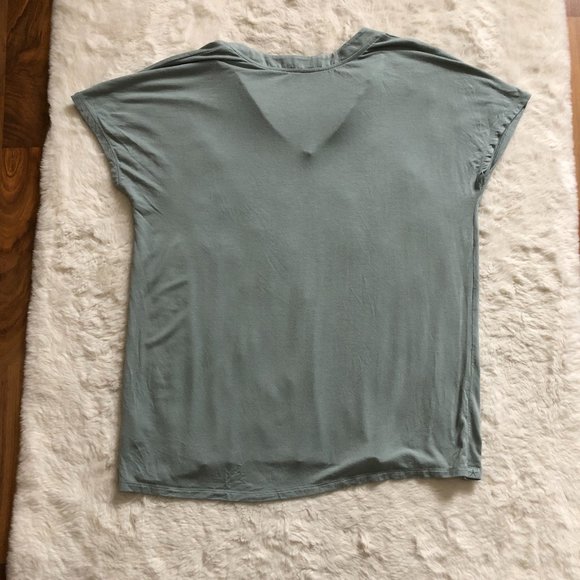 Barefoot dreams Malibu t-shirt light green size small - Picture 3 of 7